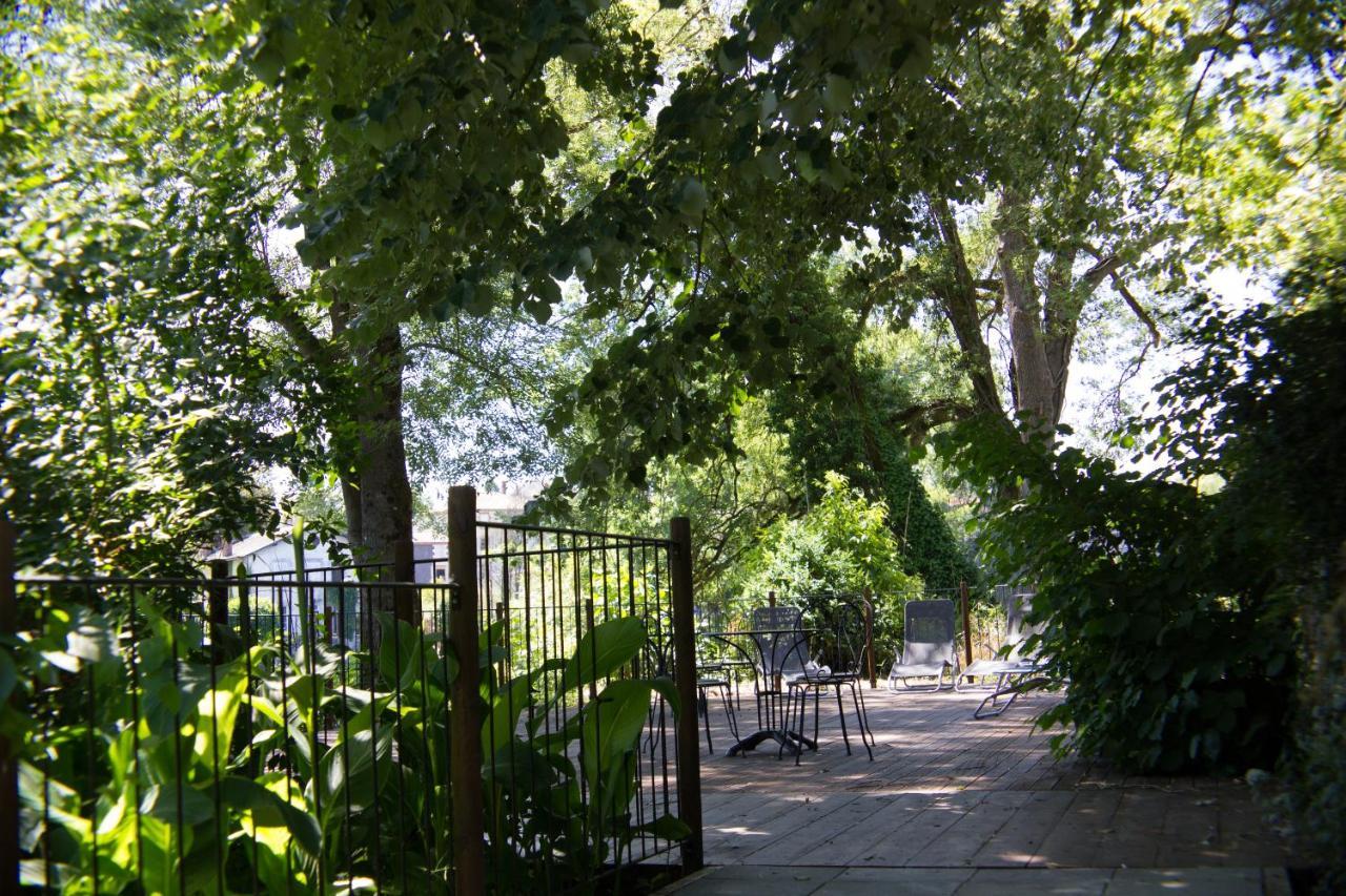 Pont Vieux Chambres Et Gites Confolens Εξωτερικό φωτογραφία