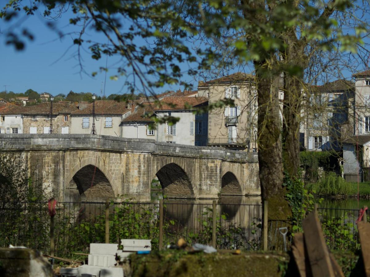 Pont Vieux Chambres Et Gites Confolens Εξωτερικό φωτογραφία